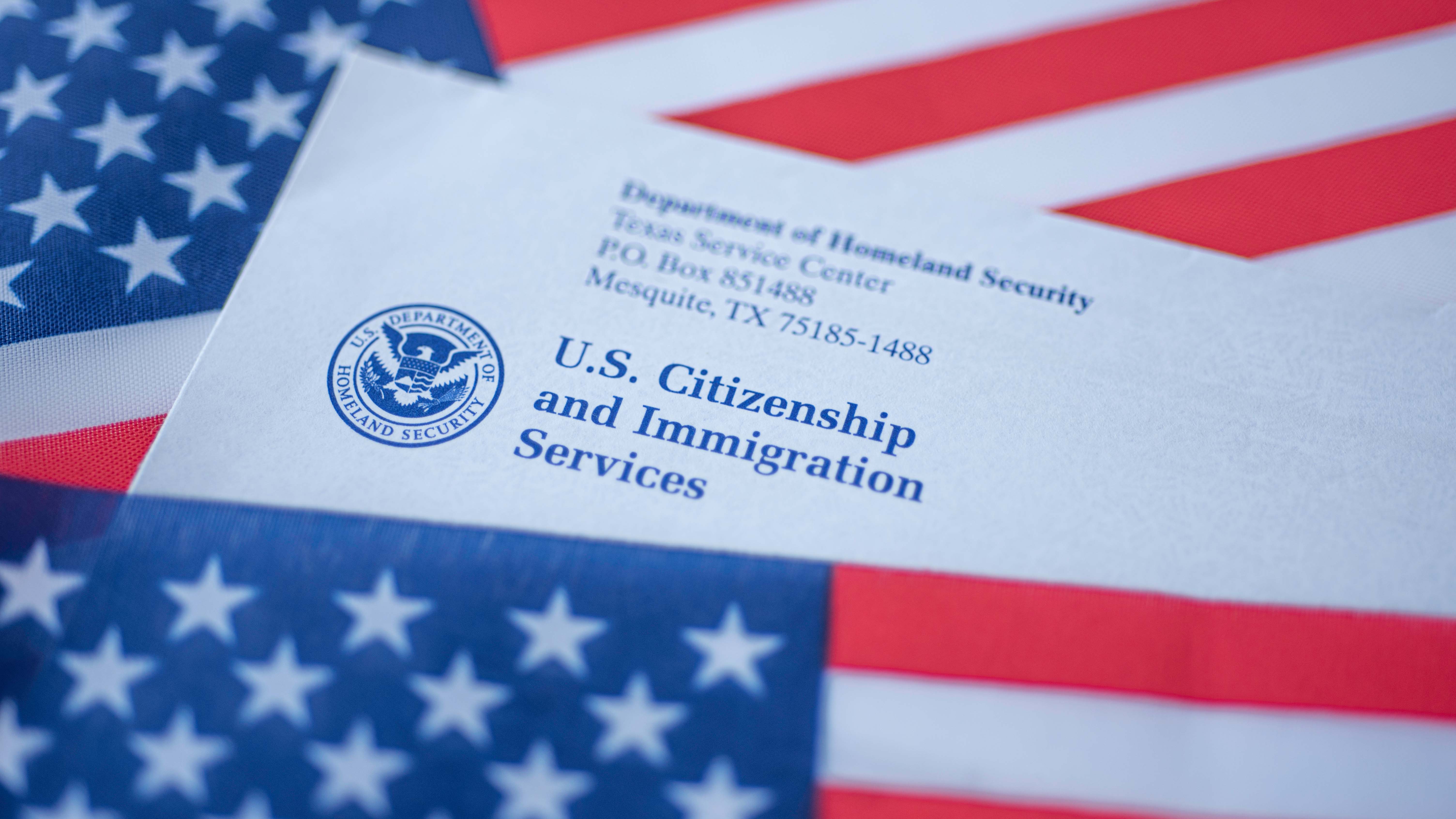 Uscis establece los procedimientos para obtener la Green Card en USA. Foto: Telemundo 47 Uscis establece los procedimientos para obtener la Green Card en USA. Foto: Telemundo 47